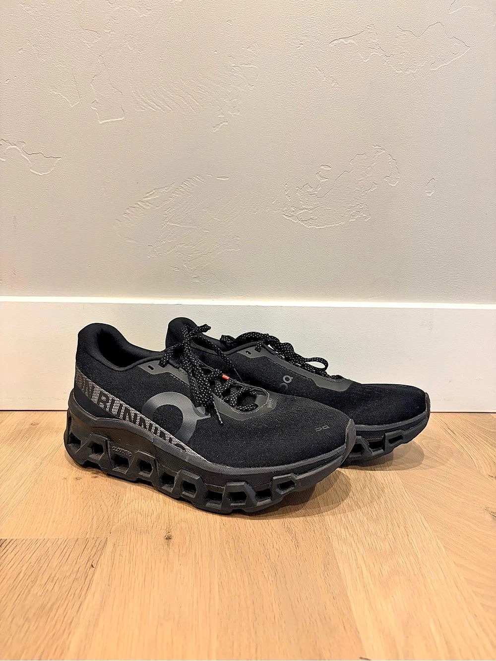 On Cloudswift Women's Black US 9.5 Athletic Shoes